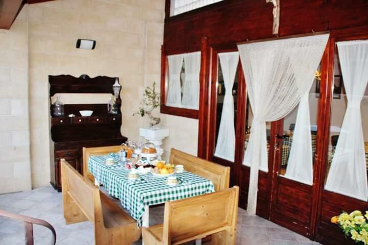 Hotel The Holiday House à Santeramo in Colle Extérieur photo