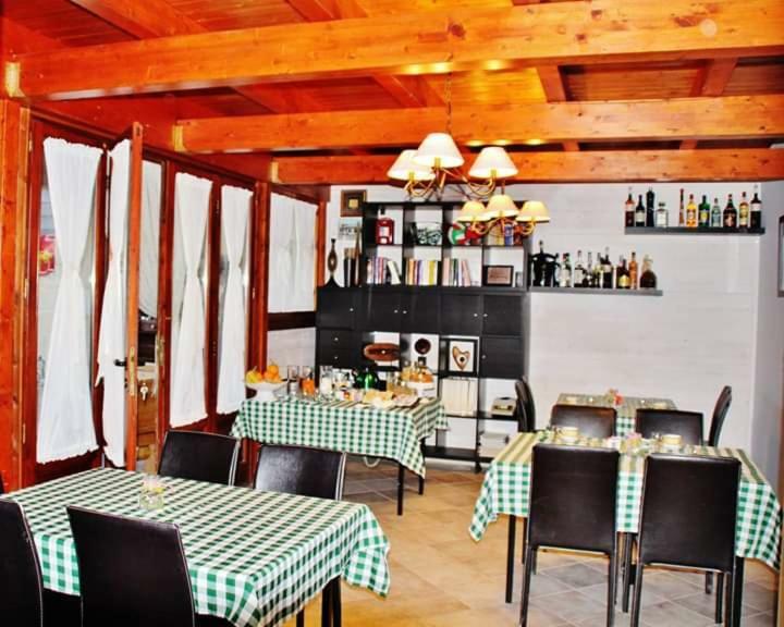 Hotel The Holiday House à Santeramo in Colle Extérieur photo